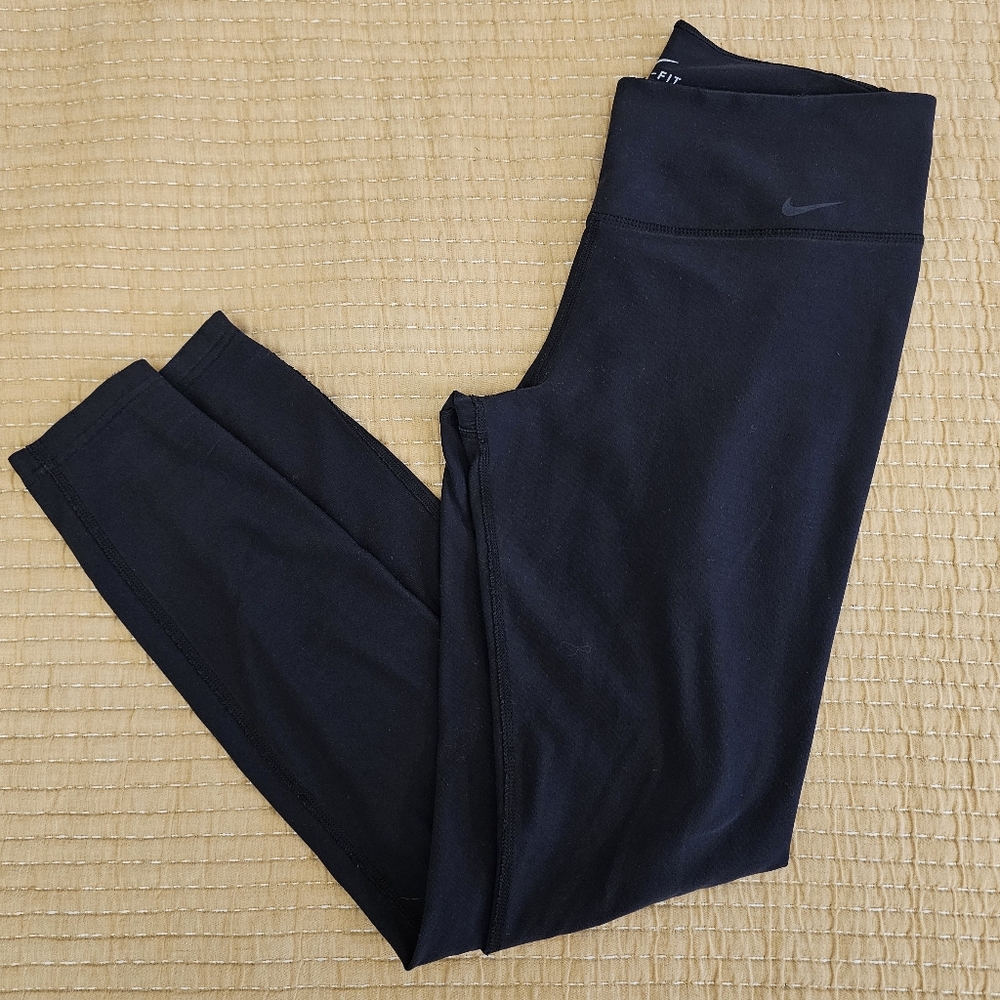 Nike Dri-Fit‎ Legend Tight Fit Leggings Black Womens Sz Medium Athleisure